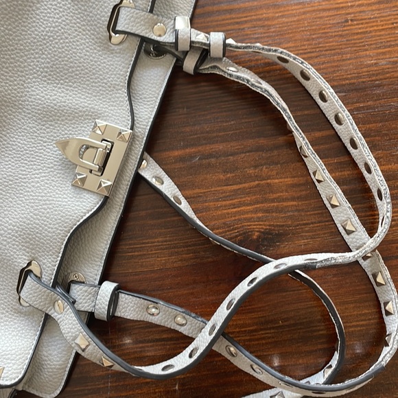 Grey rockstud tote faux pebble leather bag silver closure with rockstudded strap - Picture 7 of 8